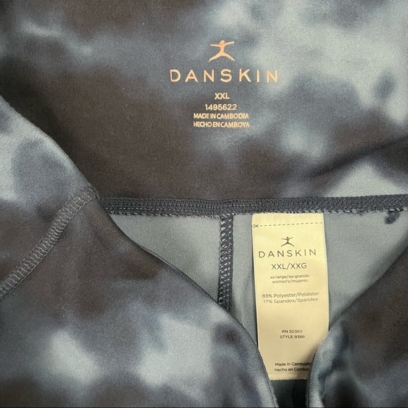 DANSKIN Super Soft 7/8 Legging with Pockets - Picture 6 of 7